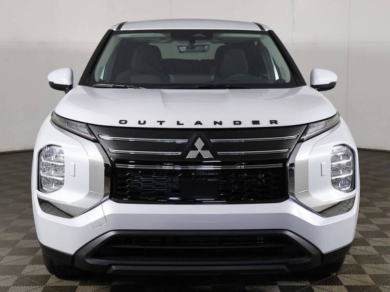 2026 Mitsubishi Outlander ES