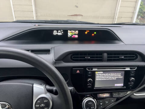 2016 Toyota Prius c Persona Special Edition