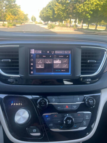 2023 Chrysler Voyager LX