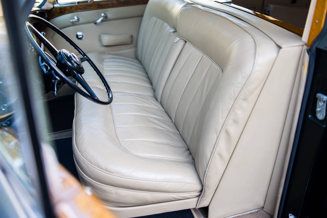 1967 Rolls-Royce Phantom 28
