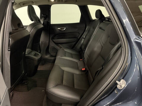 2023 Volvo XC60 B5 Plus Dark Theme