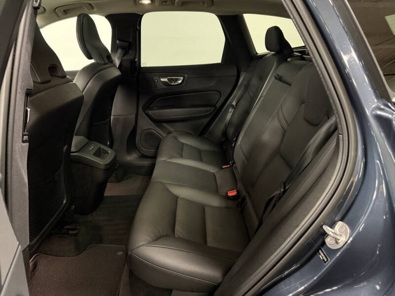 2023 Volvo XC60 B5 Plus Dark Theme