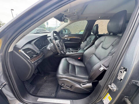 2016 Volvo XC90 T6 Momentum