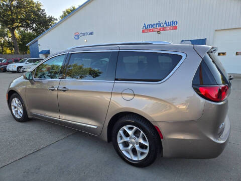 2017 Chrysler Pacifica Touring-L Plus