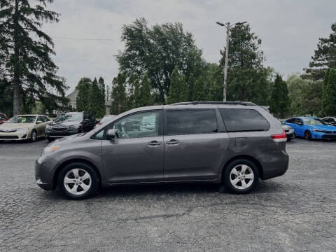 2014 Toyota Sienna LE 8-Passenger
