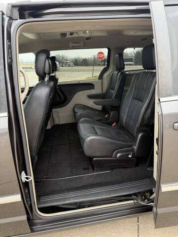 2016 Chrysler Town and Country Touring