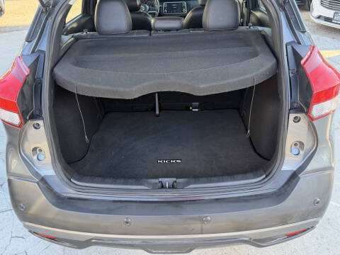 2020 Nissan Kicks SR