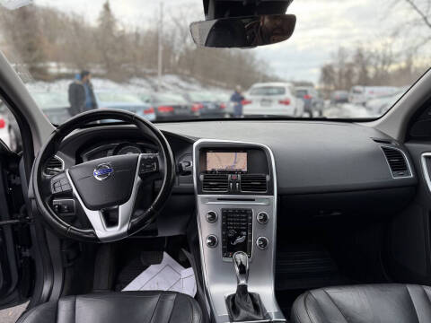 2017 Volvo XC60 T5 Dynamic