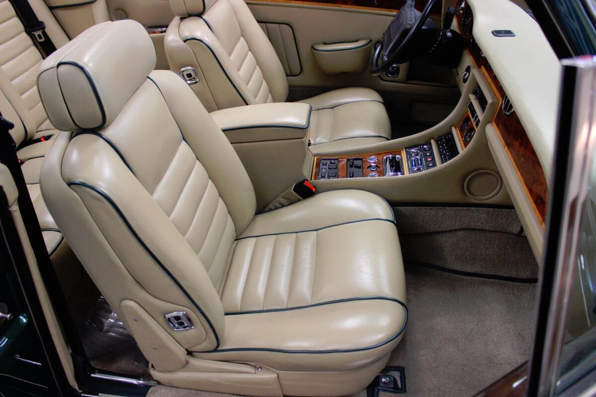 1993 Rolls-Royce Corniche 16