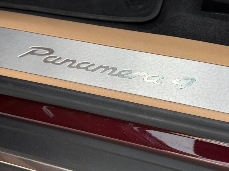 2018 Porsche Panamera 4 Executive