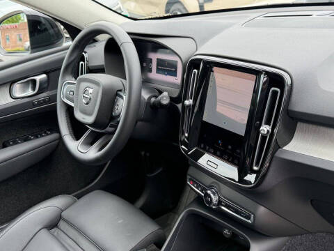 2026 Volvo XC40 B5 Plus