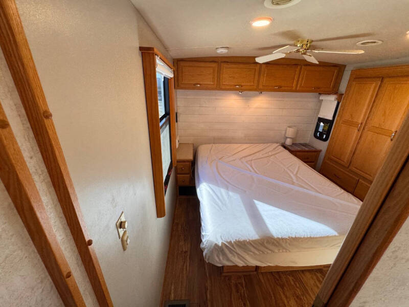 2005 Winnebago Journey