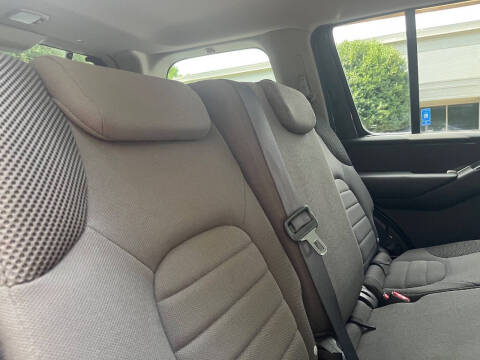 2011 Nissan Pathfinder LE