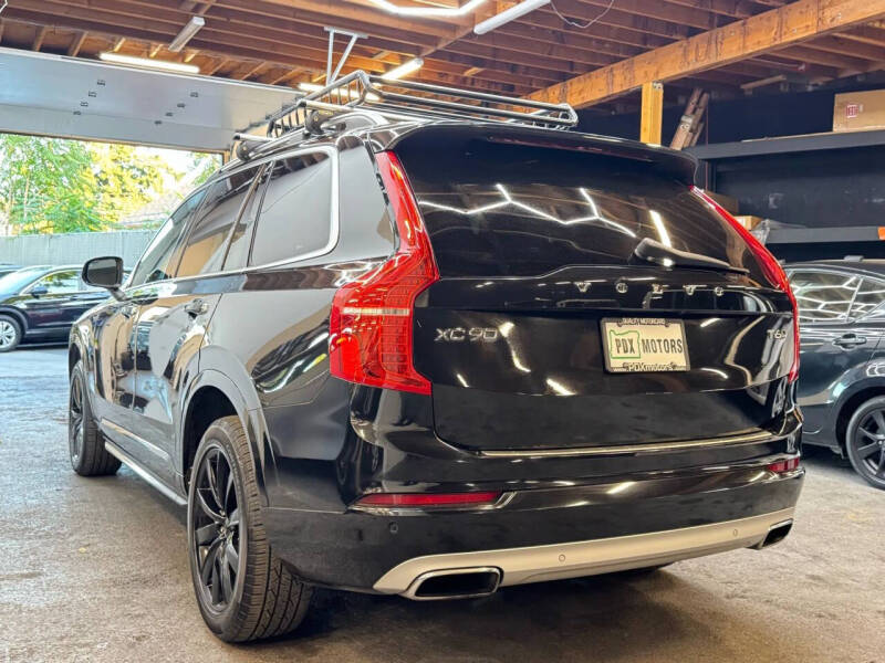 2016 Volvo XC90 T6 Momentum