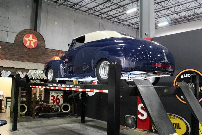 1946 Ford Super Deluxe