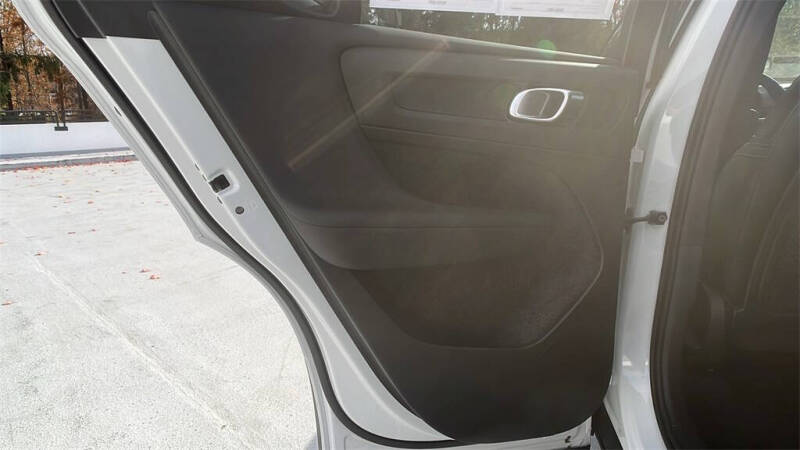 2025 Volvo XC40 B5 Plus Bright Theme