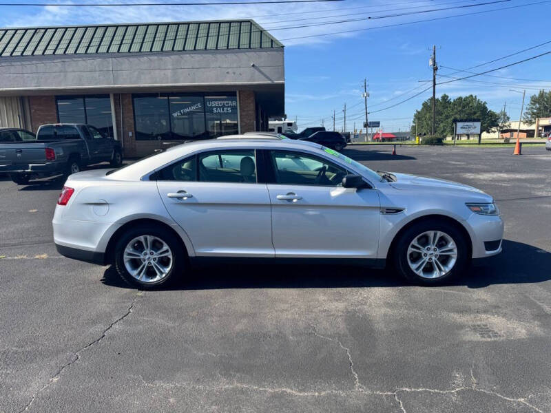 2018 Ford Taurus SE