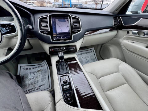 2017 Volvo XC90 T6 Momentum