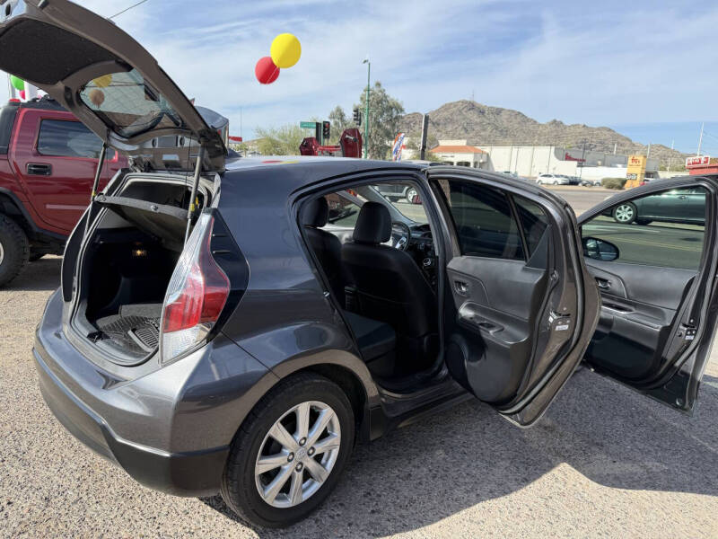 2017 Toyota Prius c Three