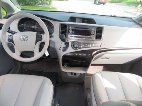2014 Toyota Sienna LE Mobility 7-Passenger