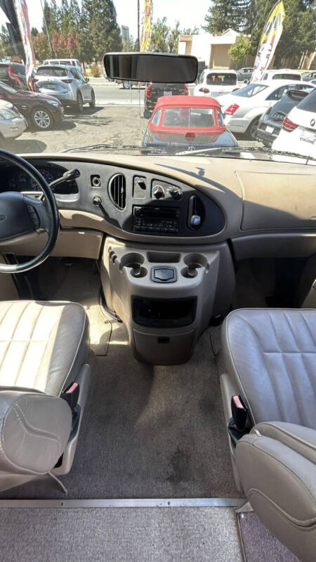 2002 Ford E-Series E-250 SD