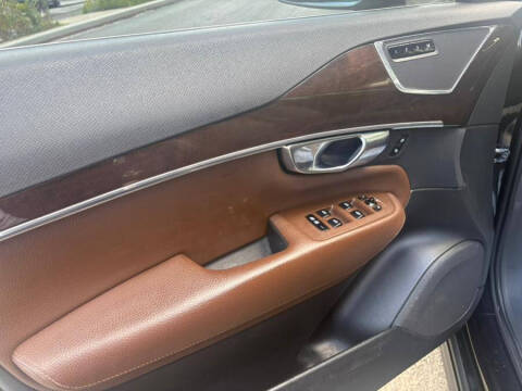 2019 Volvo XC90 T6 Momentum