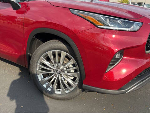 2025 Toyota Highlander Platinum