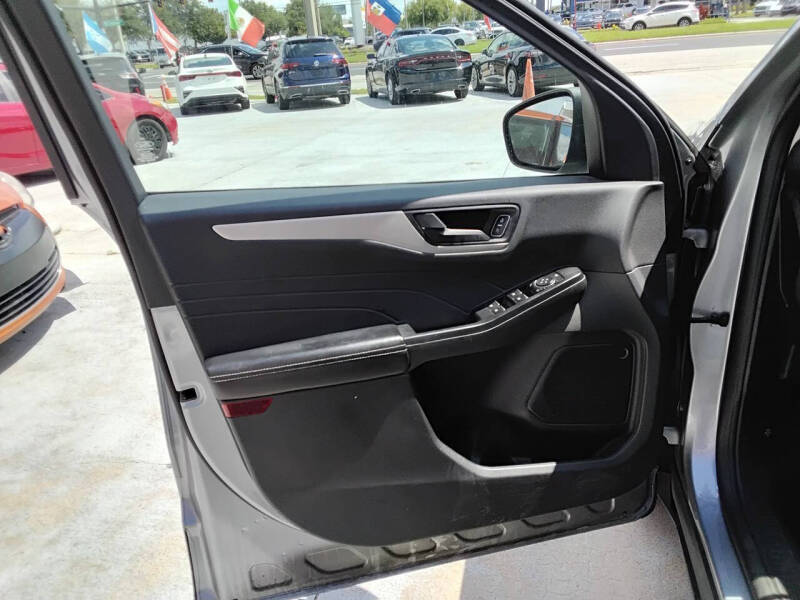 2022 Ford Escape SE