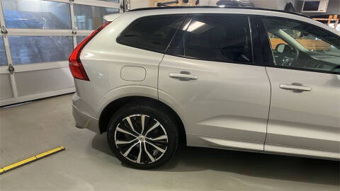 2023 Volvo XC60 B5 Plus Dark Theme