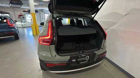 2023 Volvo XC40 B5 Plus Bright Theme