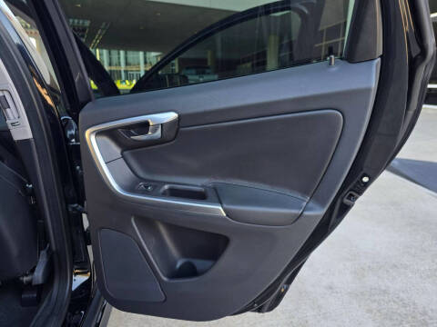 2016 Volvo XC60 T5 Drive-E Platinum