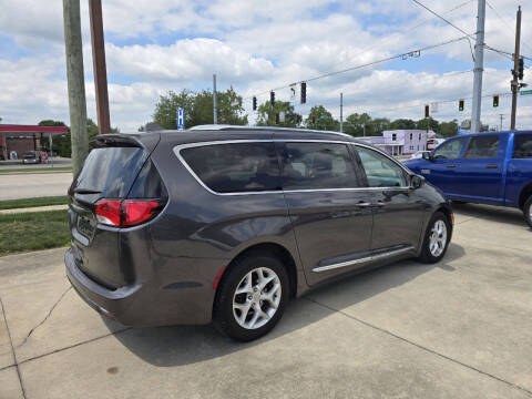 2017 Chrysler Pacifica Touring-L Plus