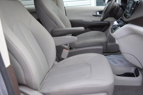 2017 Chrysler Pacifica LX