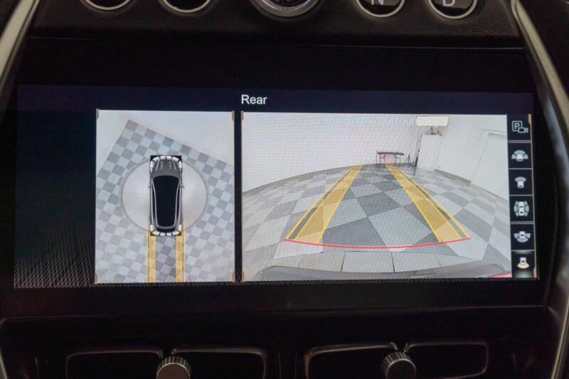 2021 Aston Martin DBX