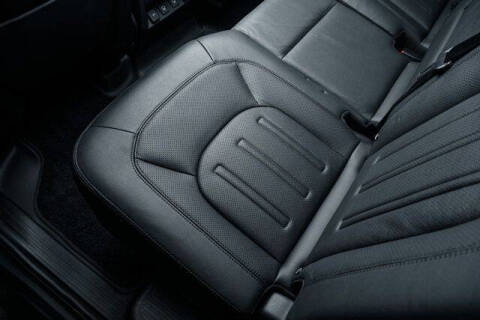 2022 Land Rover Defender 110 SE