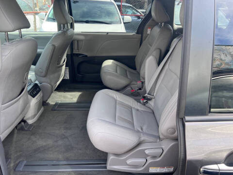 2019 Toyota Sienna XLE 8-Passenger