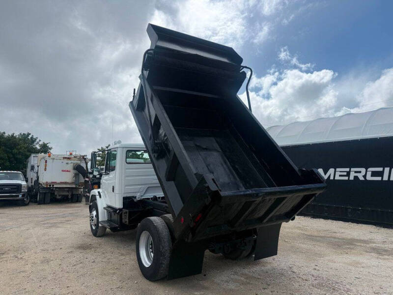 2002 Freightliner FL70