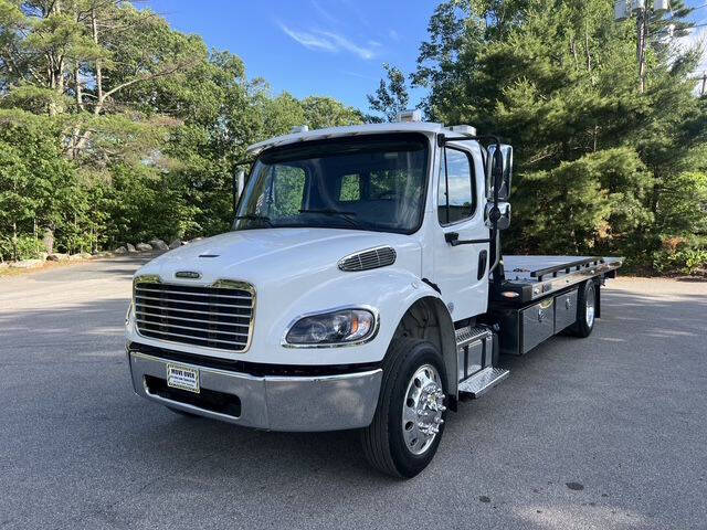 2022 Freightliner M2 106