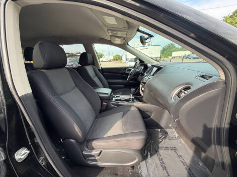 2018 Nissan Pathfinder SV