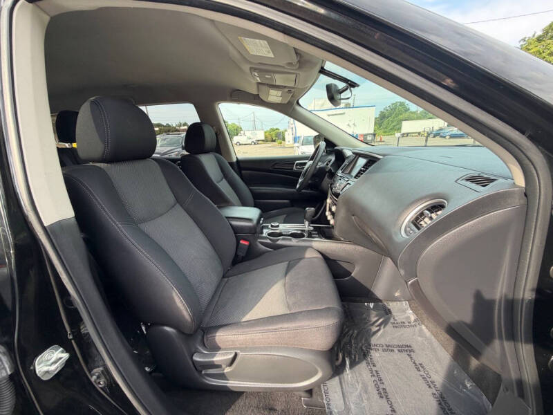 2018 Nissan Pathfinder SV