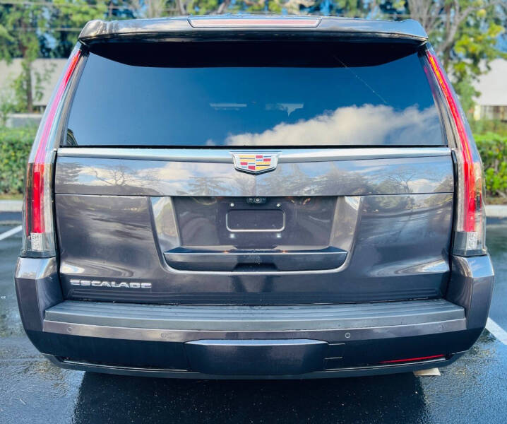 2017 Cadillac Escalade Luxury