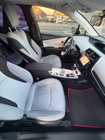 2016 Toyota Prius Three