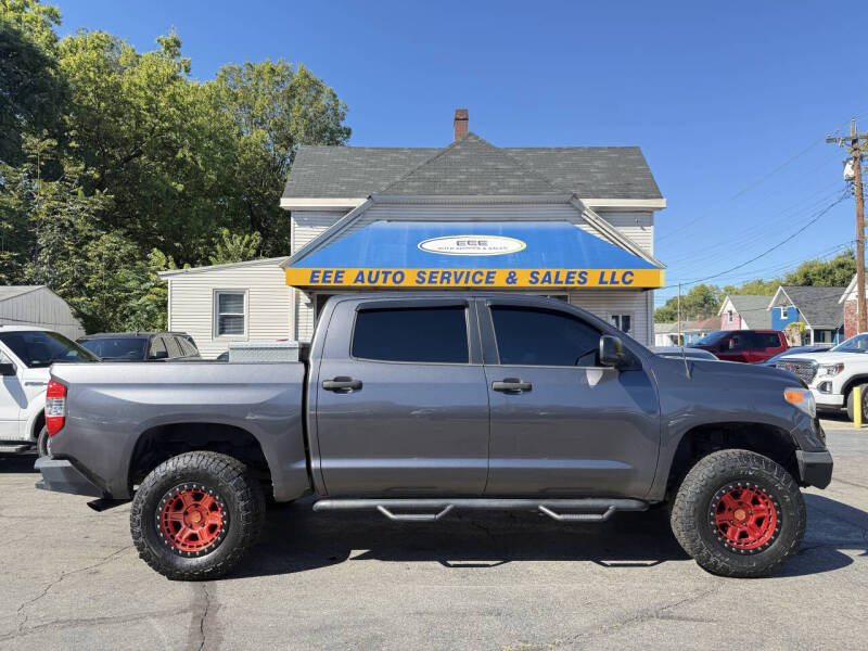 2017 Toyota Tundra SR5's photo