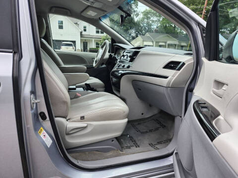 2011 Toyota Sienna LE 8-Passenger