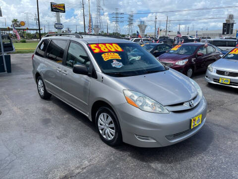 2006 Toyota Sienna for sale at Texas 1 Auto Finance in Kemah TX