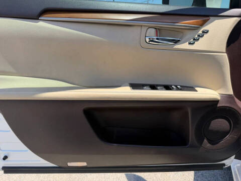 2016 Lexus ES 300h