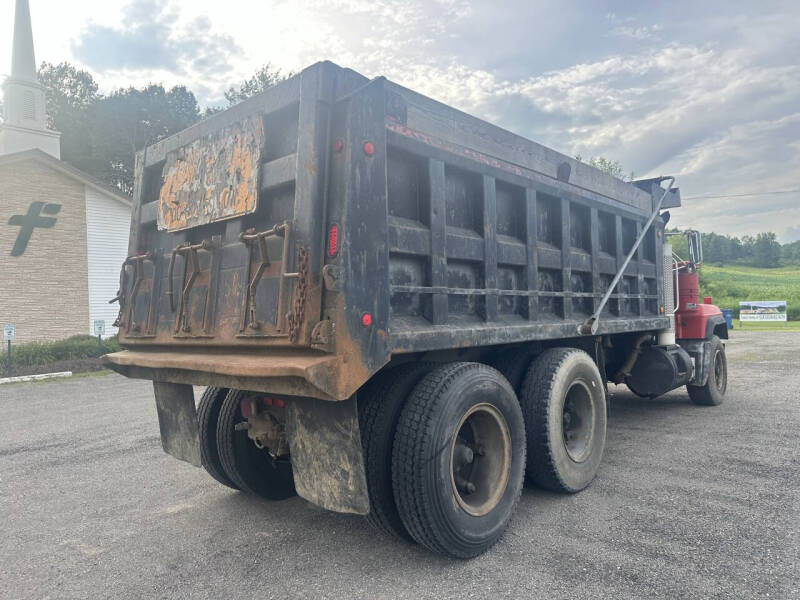 2002 Mack glider