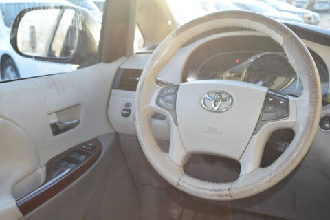 2014 Toyota Sienna XLE 7-Passenger