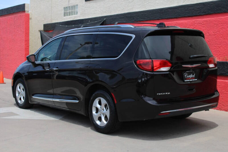 2017 Chrysler Pacifica Touring-L Plus