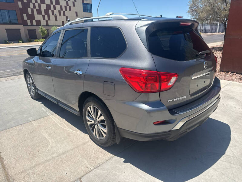 2017 Nissan Pathfinder SV